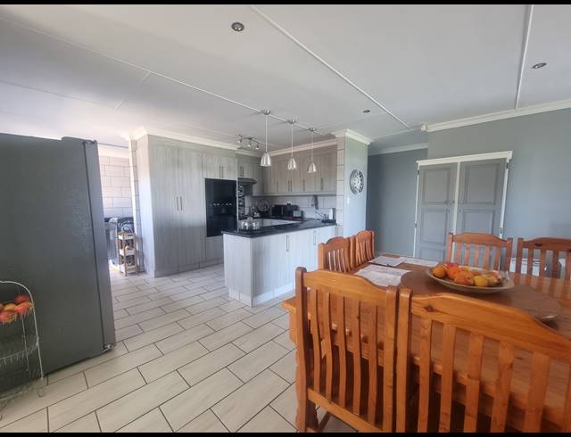 3 BEDROOM FREEHOLD FOR SALE IN DANA BAY